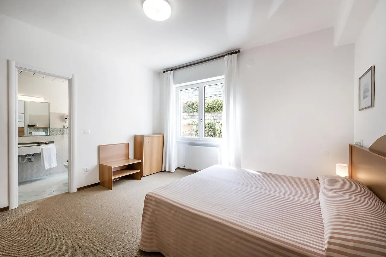 **  Hotel Crotto Del Misto Lezzeno Italia